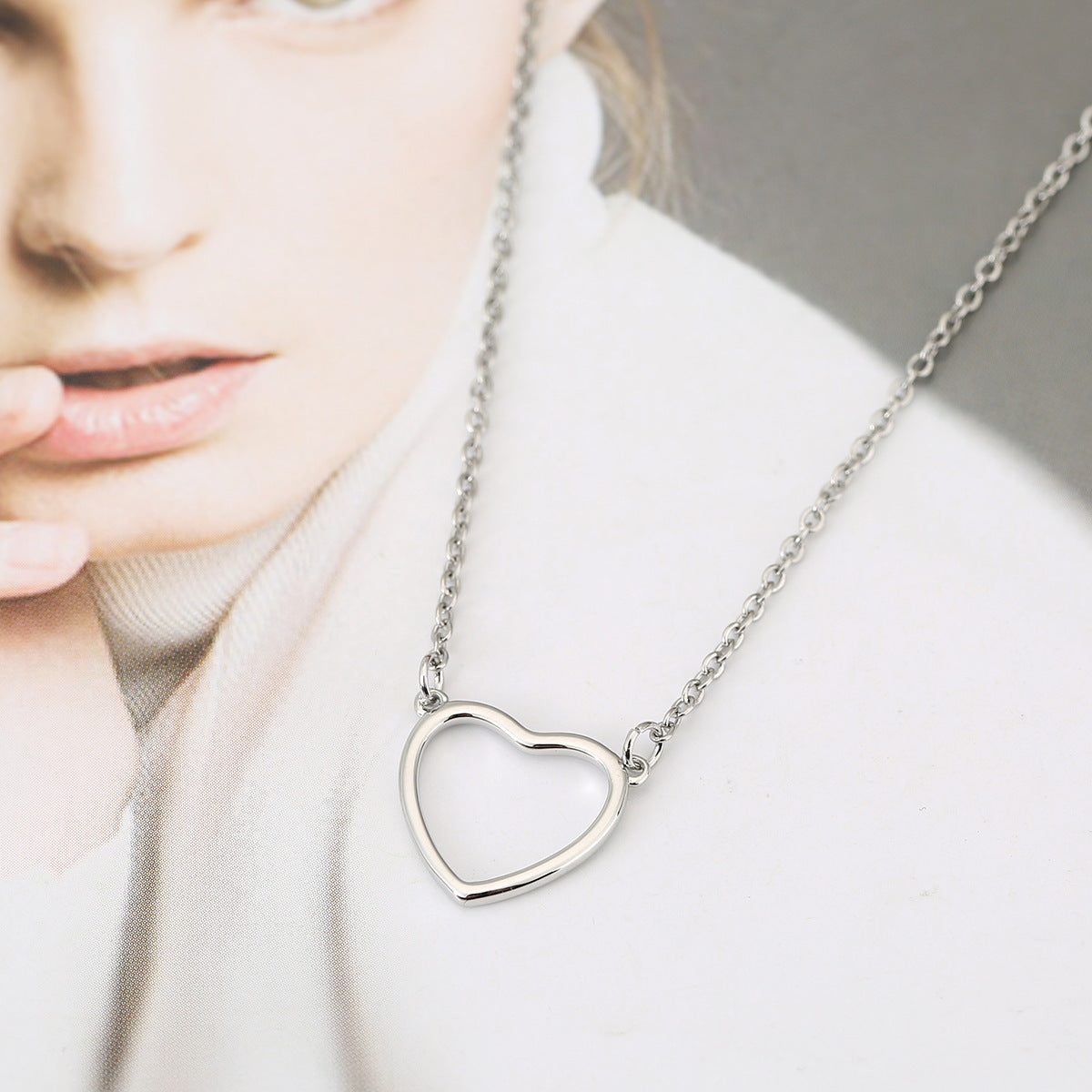 Popular Online Minimalist Hollowed-out Heart Pendant Necklace